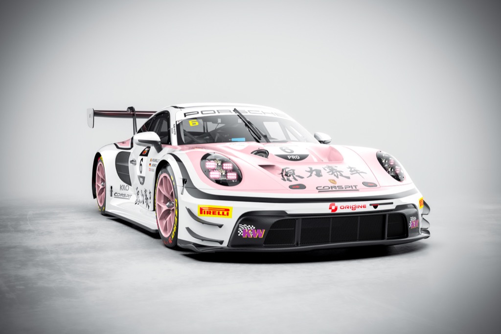 Bastian Buus i legendarisk outfit til 1.000-kilometersløbet på Suzuka.
(Foto: Origine Motorsports)